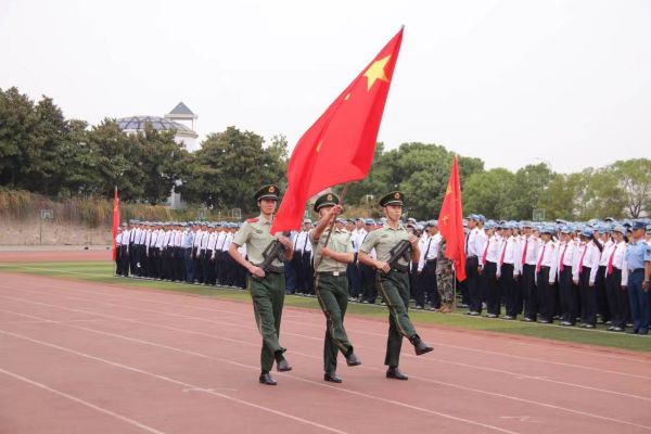 武昌理工学院隆重举行2022级新生军训检阅式暨开学典礼(图4)