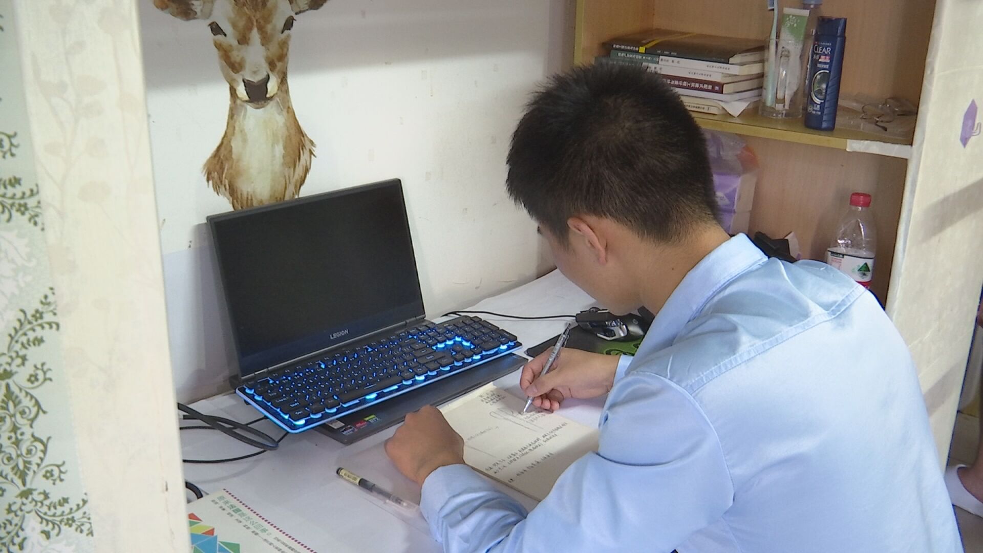 将勺子和筷子组合 武汉一大学生设计“多功能勺子”获国家专利